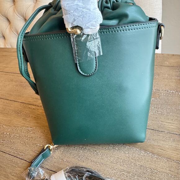 Melie Bianco Alexis Small Vegan Leather Bucket Crossbody Green NWT Drawstring - Picture 9 of 16